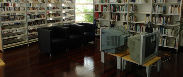 bibliote-interior Biblioteca Municipal de Cuba